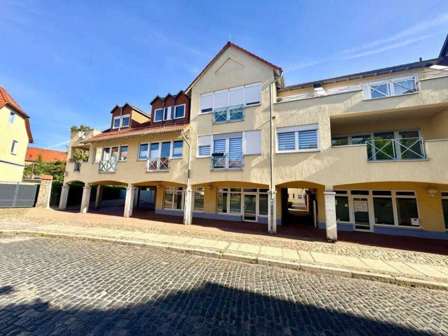 Stra�enansicht Dachgeschosswohnung Ballenstedt