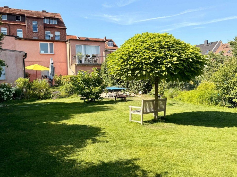 R�ckansicht mit Blick in den Garten Einfamilienhaus Ro�lau