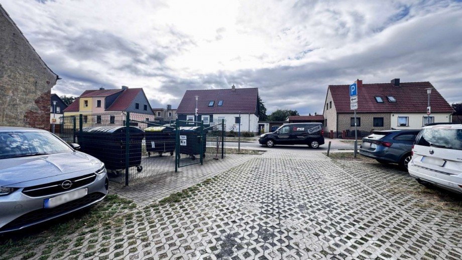 Zufahrt zum Parkplatz + M�llplatz Erdgeschosswohnung B�rdeland