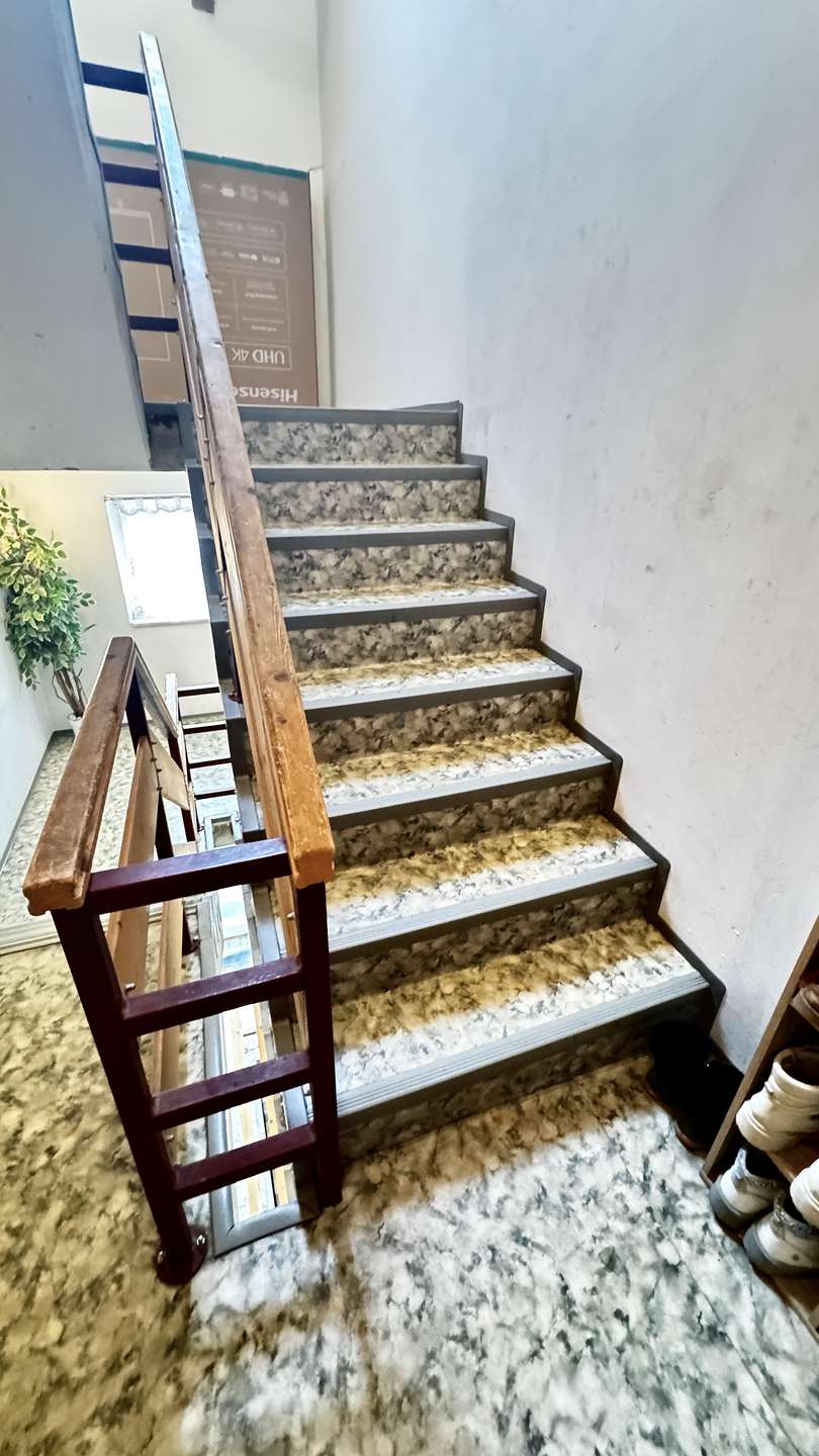 Treppenhaus Wohn- / Gesch�ftshaus Sta�furt