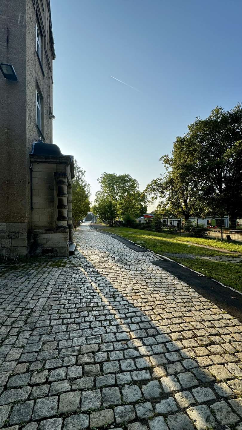 Pflasterweg unterhalb Gemischt-Grundst�ck Quedlinburg