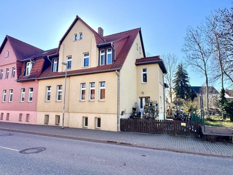 Stra�enansicht Ballenstedt Zweifamilienhaus Innenstadtlage mit Grundst�ck --> Doppelhaush�lfte mit Ausbaupotential