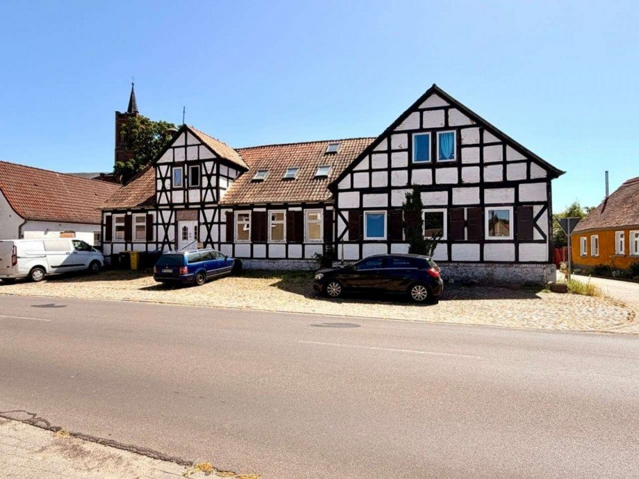 Stra�enansicht Zweifamilienhaus Burgstall