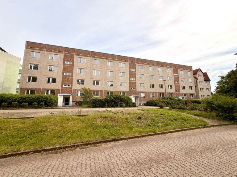 Au�enansicht Ballenstedt Mehrfamilienhaus attraktiver Wohnblock mit 36 Wohneinheiten und erheblichem Entwicklungspotential in Ballenstedt