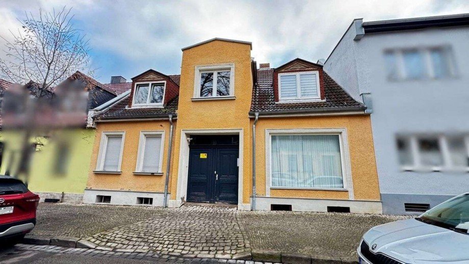 Ansicht Einfahrt Wohn- / Gesch�ftshaus Bernburg