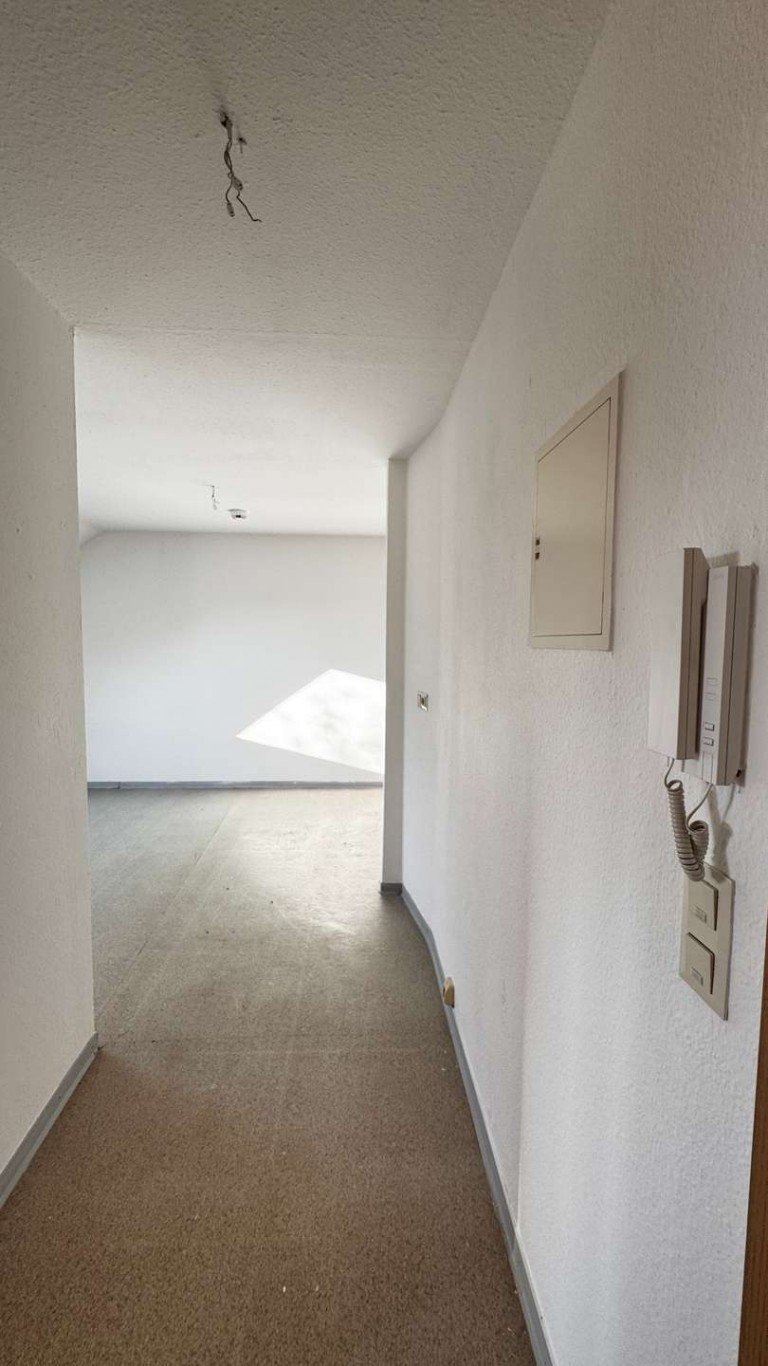 IMG_1659 Sta�furt Dachgeschosswohnung Provisionsfreie 47,27 qm helle 2-Raum-DG Mietwohnung - Fussboden ganz neu - ruhige Wohnlage