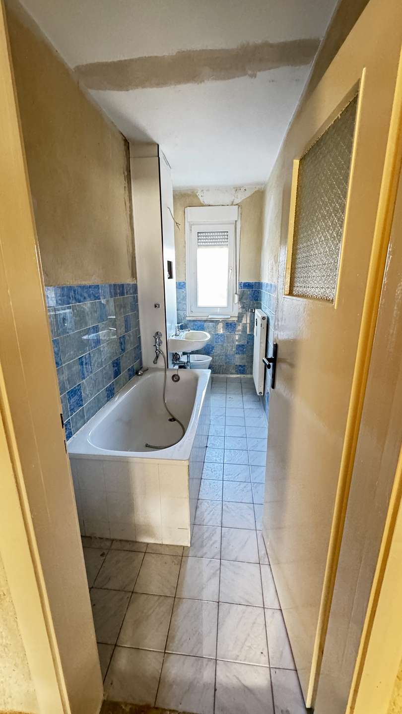 Nr.69 EG li 3-R. umrenoviert Mehrfamilienhaus Sta�furt