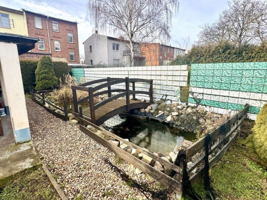 angelegter Teich Mehrfamilienhaus Sch�nebeck (Elbe)