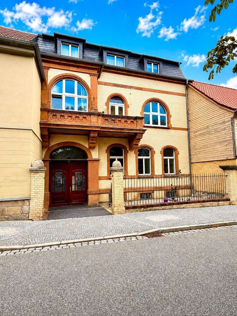 Stra�enansicht Ballenstedt Wohnung charmante 2-Zimmer-Wohnung mit Balkon und Altbauflair im Herzen von Ballenstedt