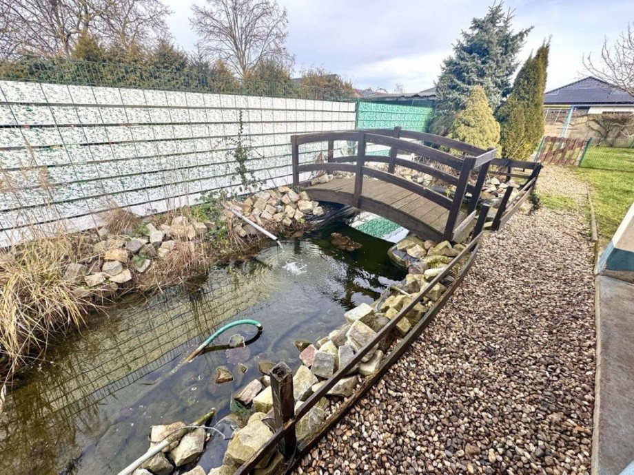 angelegter Teich Mehrfamilienhaus Sch�nebeck (Elbe)