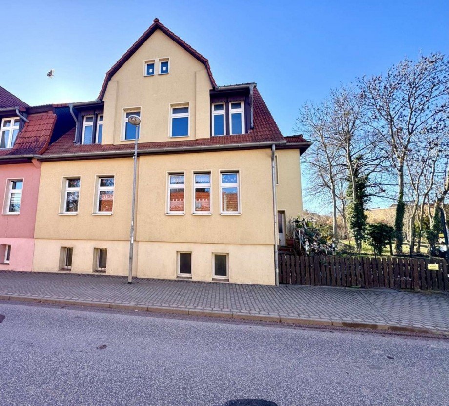 Stra�enansicht Zweifamilienhaus Ballenstedt