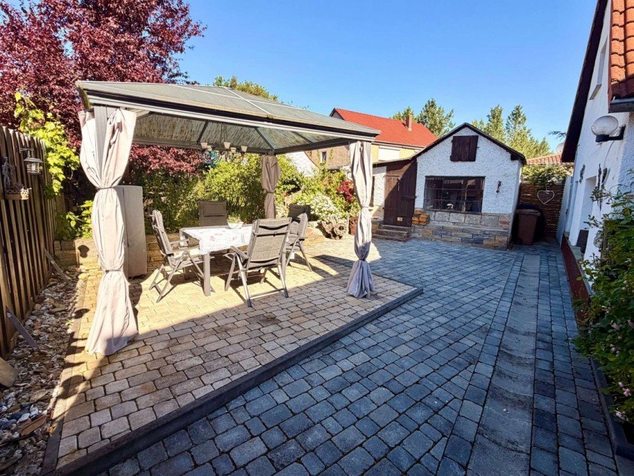 Hofansicht inkl. Terrasse Haus Seeland