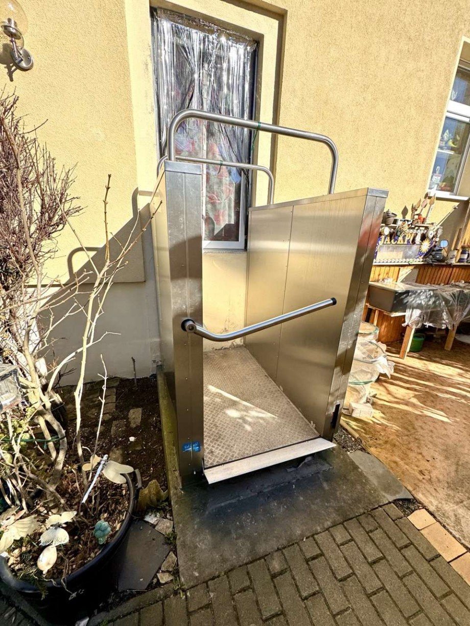 Fahrstuhl zur WE EG Zweifamilienhaus Ballenstedt