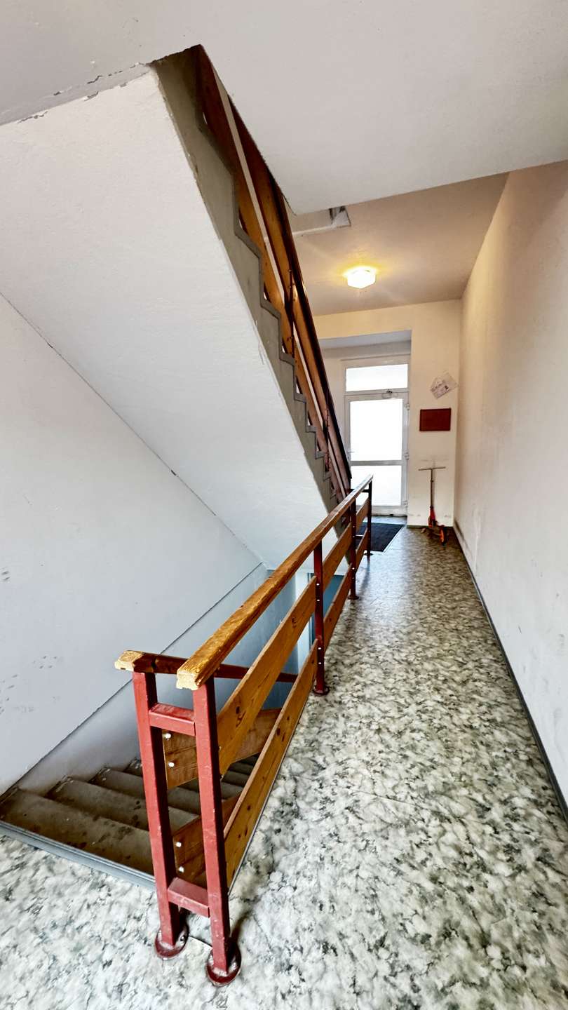 Treppenhaus EG Mehrfamilienhaus Sta�furt