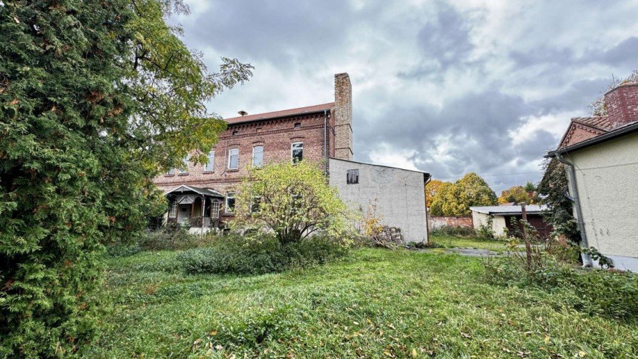 R�ckansicht Villa Mehrfamilienhaus Meisdorf
