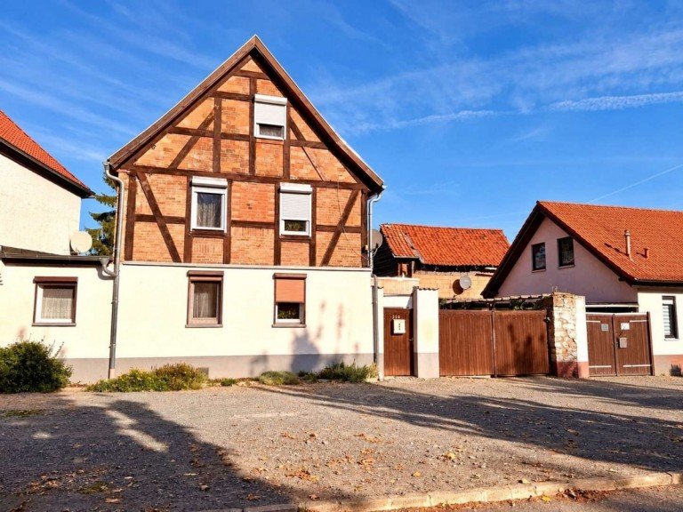 Stra�enansicht Ballenstedt Haus charmantes Einfamilienhaus mit gro�z�gigem Grundst�ck, Nebengelass und Solaranlage in Badeborn