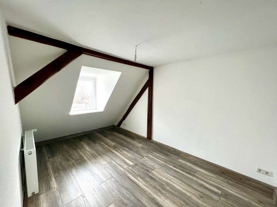 Schlafzimmer 2 WE Dachgeschoss Mehrfamilienhaus Halberstadt
