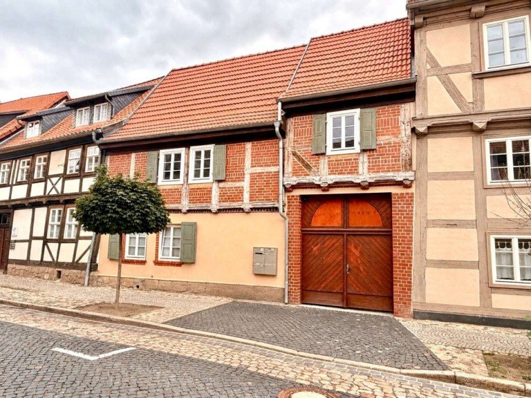 Stra�enansicht Quedlinburg Wohnung charmante 2-Zimmer-Wohnung mit Fachwerkflair und moderner Ausstattung