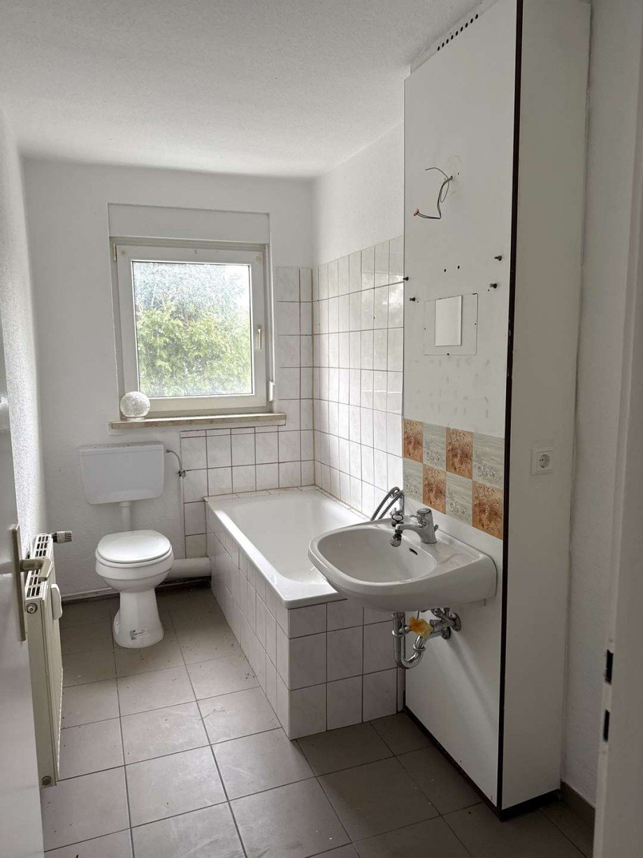 Neundorf EG Bad Mehrfamilienhaus Sta�furt